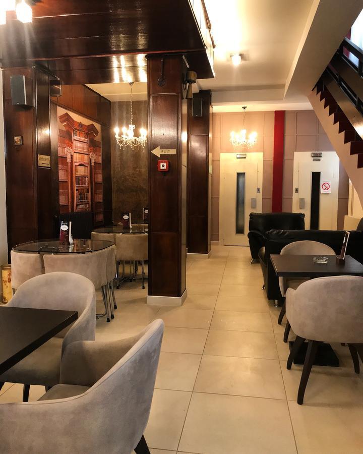 金色酒店 Majdanpek 外观 照片